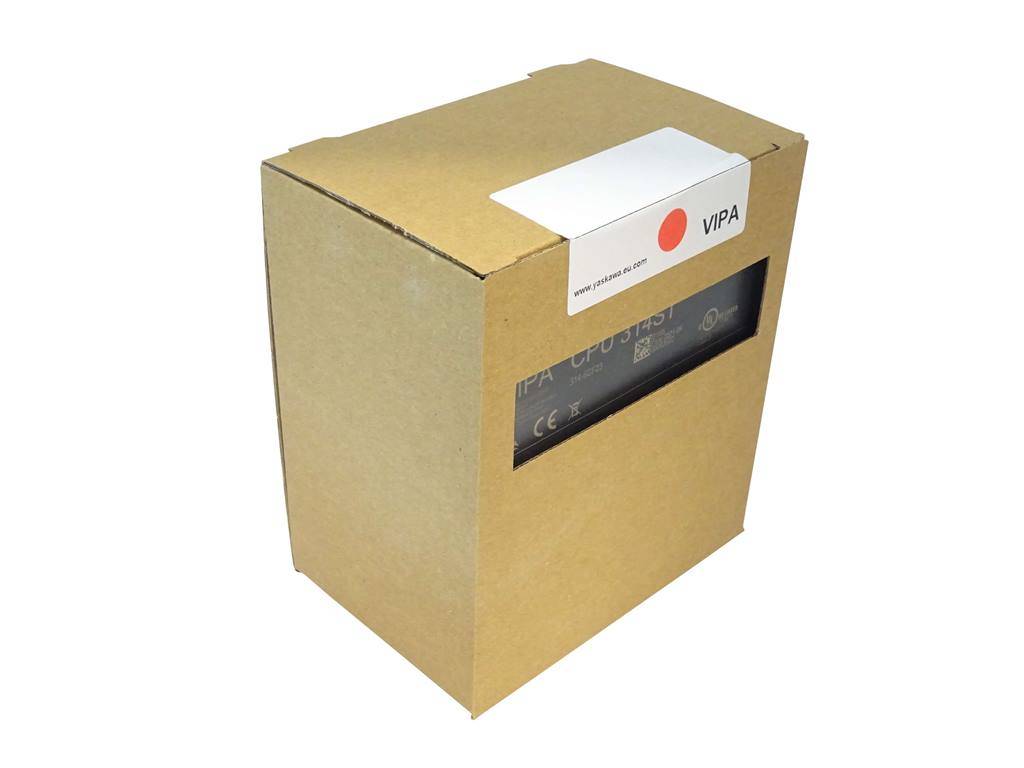 Kartonverpackung mit weißem VIPA-Etikett und schwarzem Produktfenster auf der Vorderseite, vor einem schlichten weißen Hintergrund.