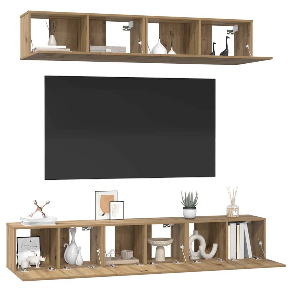 An der Wand montierte Unterhaltungseinheit mit einem großen zentrierten TV-Bildschirm, umgeben von offenen Holzregalen, auf denen Dekoartikel und Bücher ausgestellt sind.