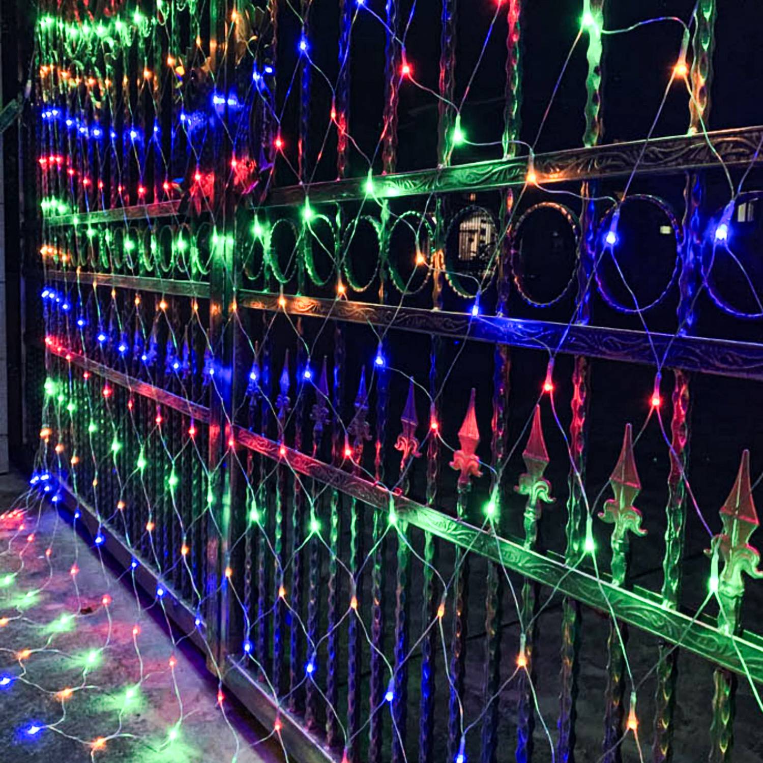 4.5x1.6M 300 LED Lichternetz 8 Lichtmodi Lichterkette Wasserdicht Innen Außen Weihnachten Party Garten Deko, Bunt