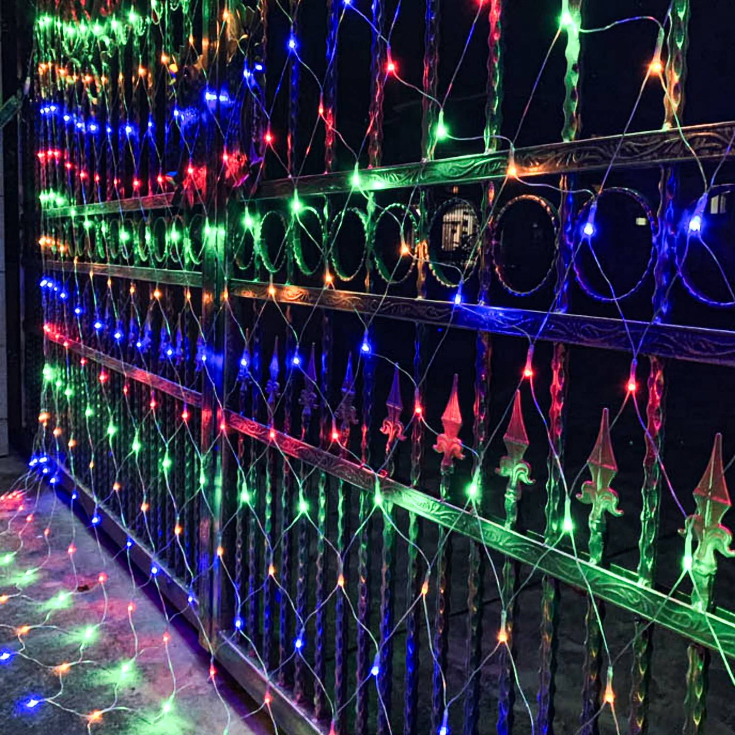 4.5x1.6M 300 LED Lichternetz 8 Lichtmodi Lichterkette Innenraum Weihnachten Party Fenster Deko, Bunt