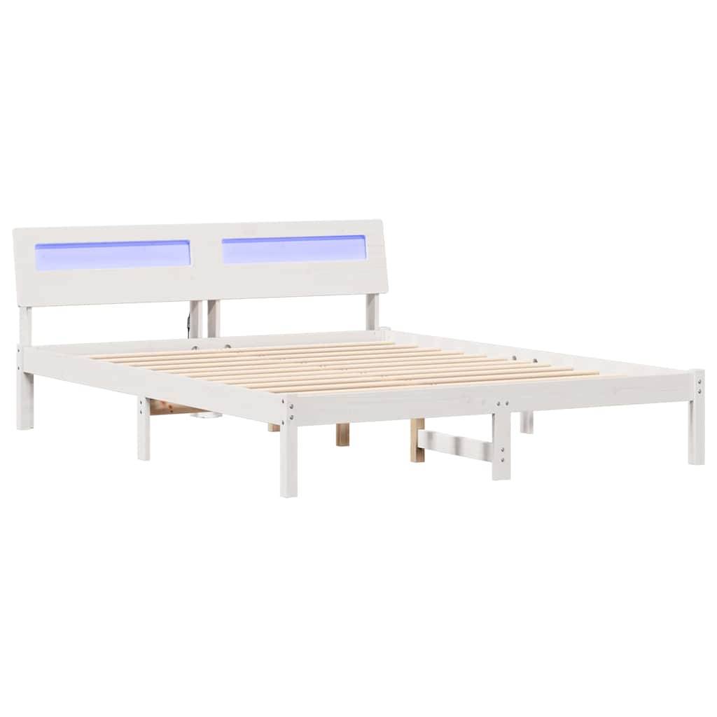 Weißer Holzbettrahmen mit Kopfteil, das zwei blau beleuchtete Paneele aufweist. Die Querlatten sind sichtbar, und die Struktur wirkt minimalistisch und modern.