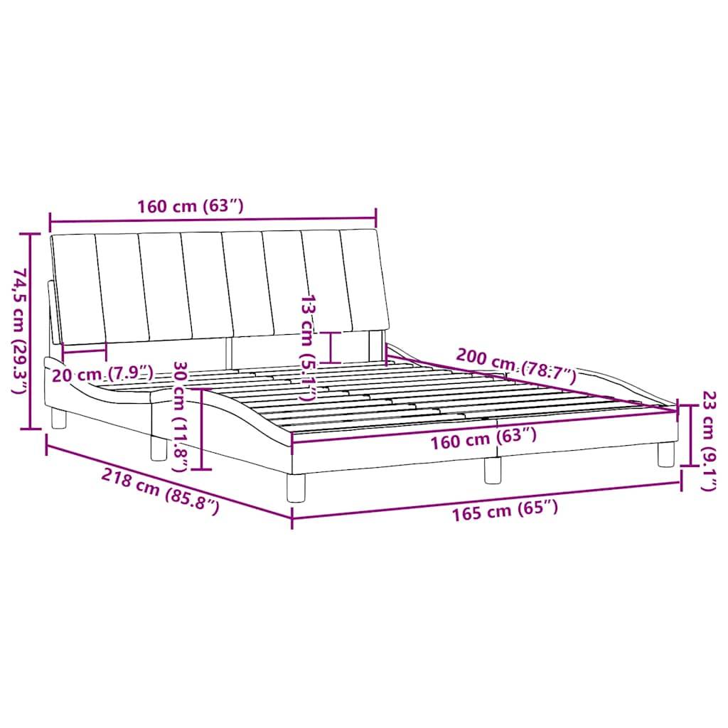 Abmessungen eines Bettgestells mit Kopfteil: 218 cm lang, 165 cm breit, 45 cm Kopfteilhöhe; Matratzenplatz 200x160 cm.
