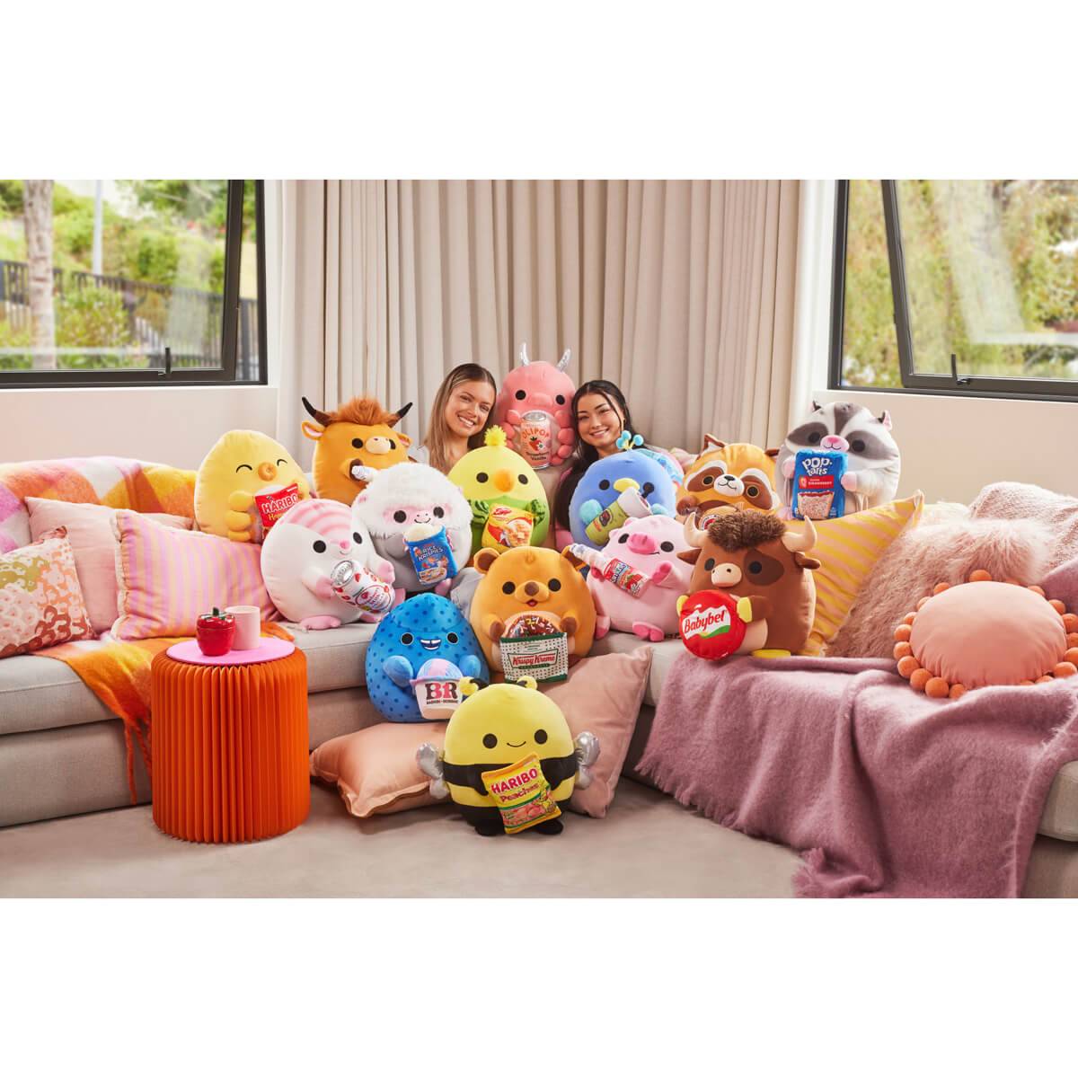 ZURU 77690T - Snackles Quokka Frankie mit Krispy Kreme Donut, Serie 3 - Kuscheltier (20 cm)