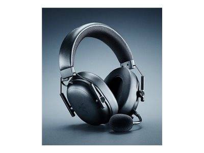 Schwarzes Over-Ear-Headset mit angebrachtem Boom-Mikrofon auf grauem Hintergrund.