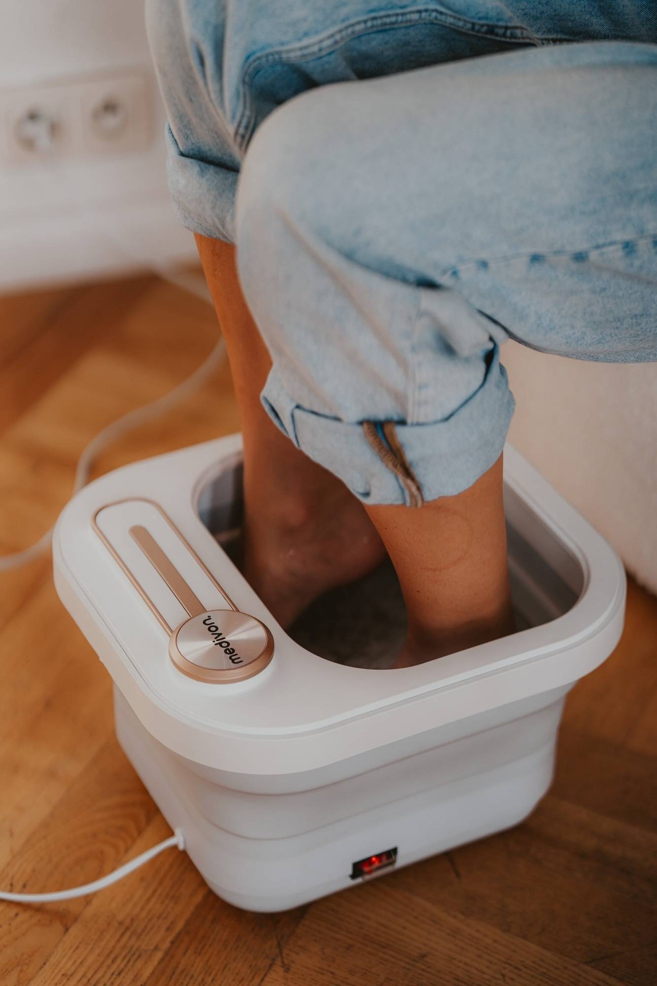 MEDIVON Aqua Lux Wasser Fußmassagegerät weiß