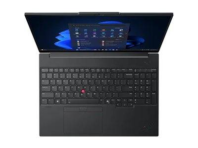 Laptop mit geöffnetem Bildschirm, das eine dunkle Design-Desktopoberfläche zeigt. Die Tastatur verfügt über einen roten Zeigerstab.