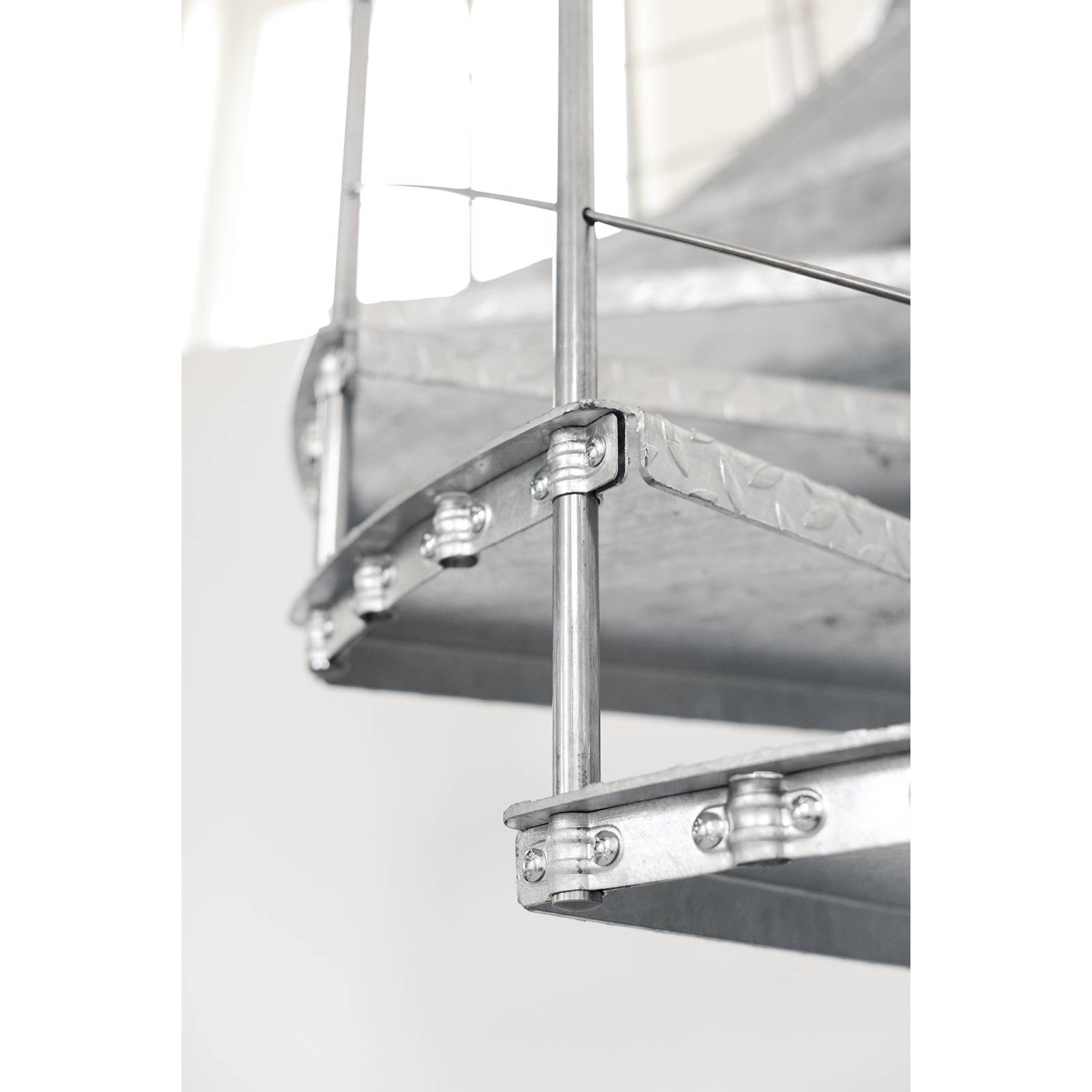 Minka Außenspindeltreppe Spino Zink Smart 38 - 305,5cm Geschosshöhe 120cm Durchmesser