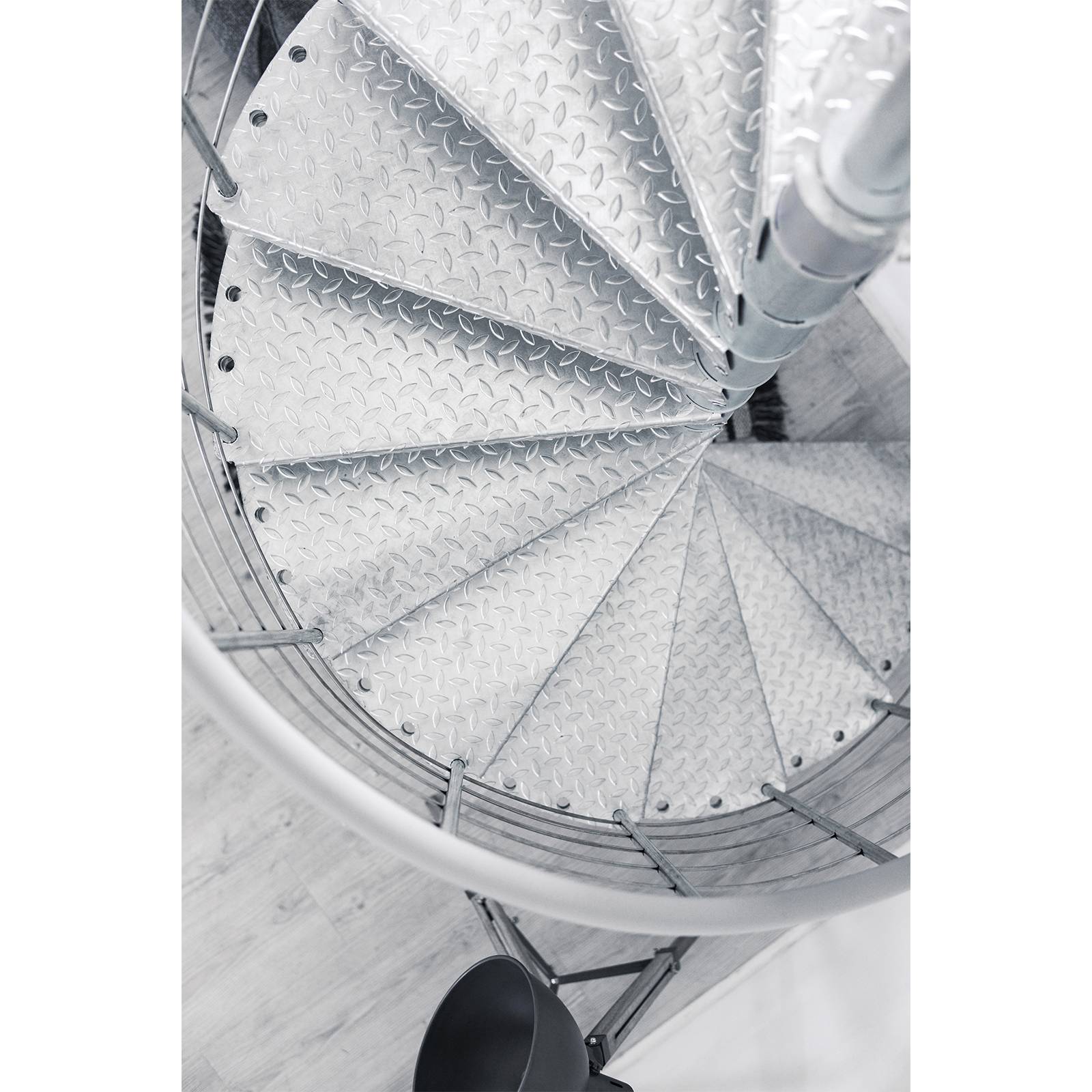 Minka Außenspindeltreppe Spino Zink Smart 38 - 305,5cm Geschosshöhe 160cm Durchmesser