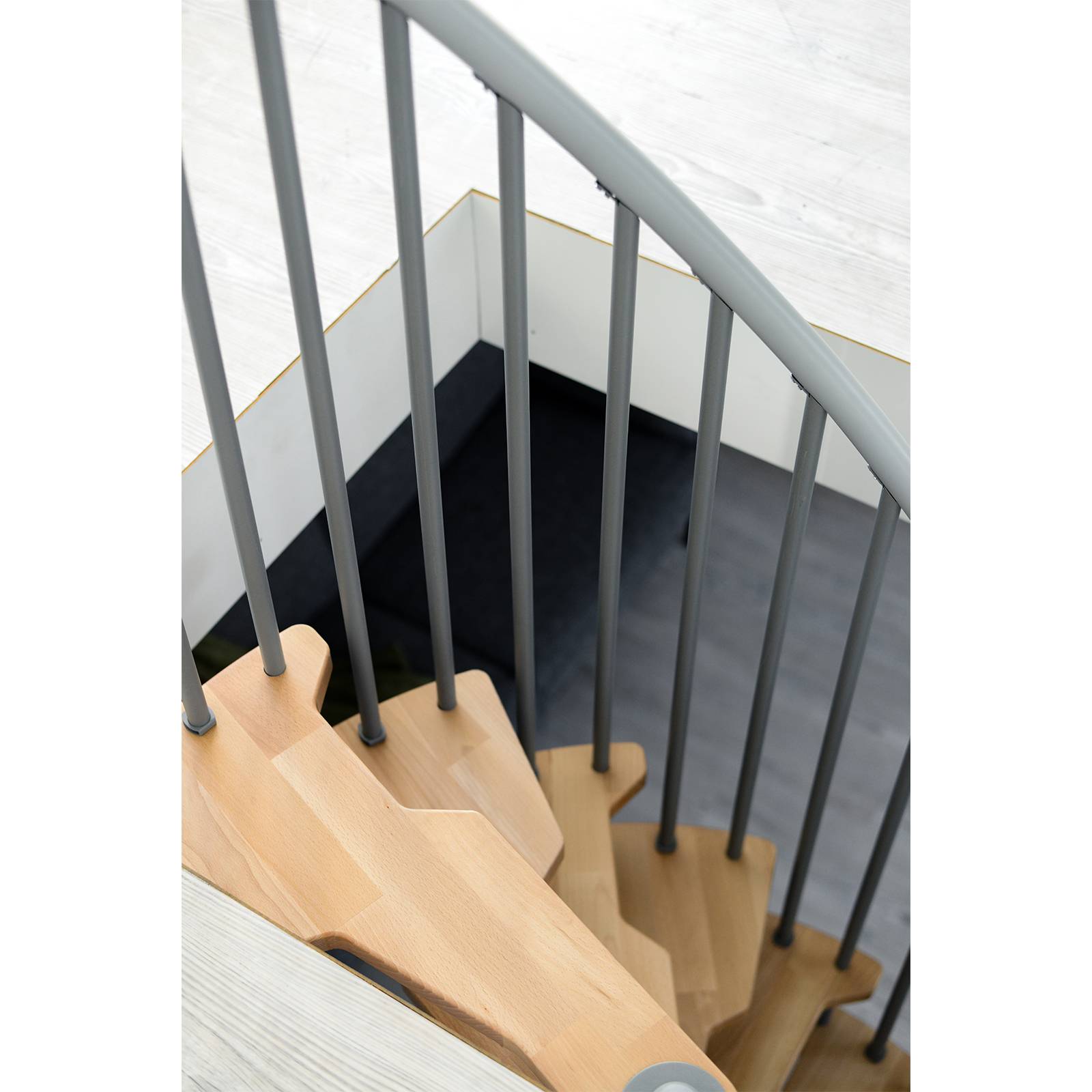 Minka Spindeltreppe Metallica Smart 38 - 305,5cm Geschosshöhe Buche Schwarz