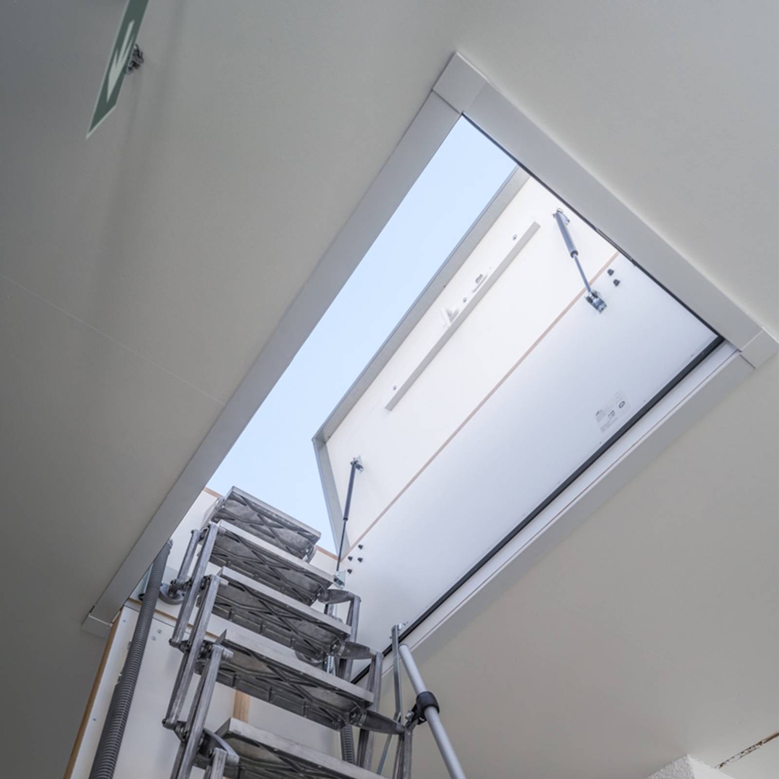 Roto Flachdachausstieg Exklusiv bis 309cm Raumhöhe 120x70cm Rohbaumaß