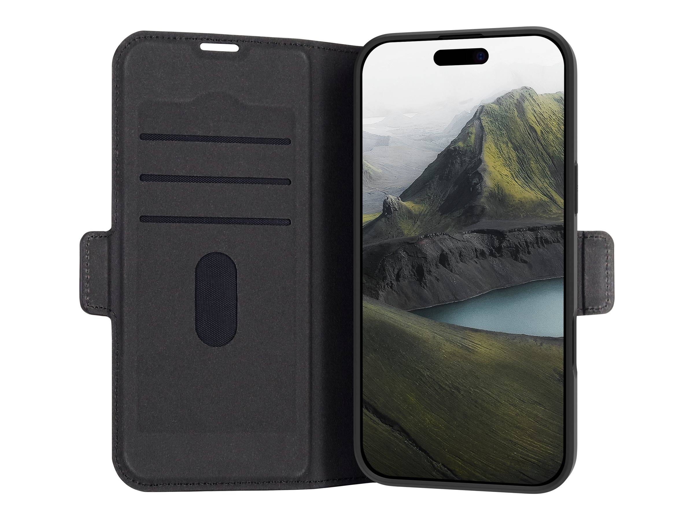 Ein Smartphone in einer schwarzen Schutzhülle zeigt ein landschaftliches Hintergrundbild einer bergigen Landschaft mit grünen Hügeln und einem See unter einem bewölkten Himmel.