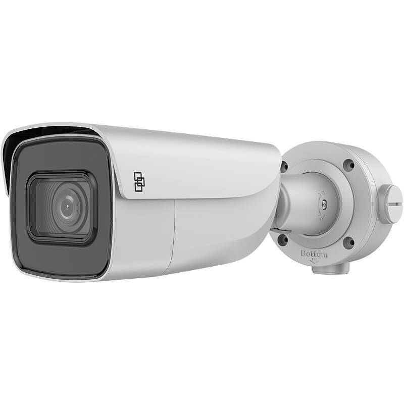 Sicherheitskamera, die an einem Wandhalterung befestigt ist, mit einem eleganten, modernen Design, das eine rechteckige Objektivabdeckung und ein wetterfestes Gehäuse aufweist.