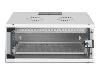 Ein Metallschrank mit Belüftungslöchern und einer abschließbaren, transparenten Fronttür. Verwendet zur Organisation und Sicherung elektronischer Geräte.