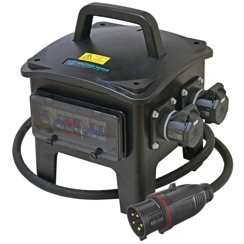 Tragbare Stromverteilungseinheit mit Griff, mehreren Steckdosen und einem aufgewickelten Kabel mit einer runden Steckdose mit mehreren Stiften.