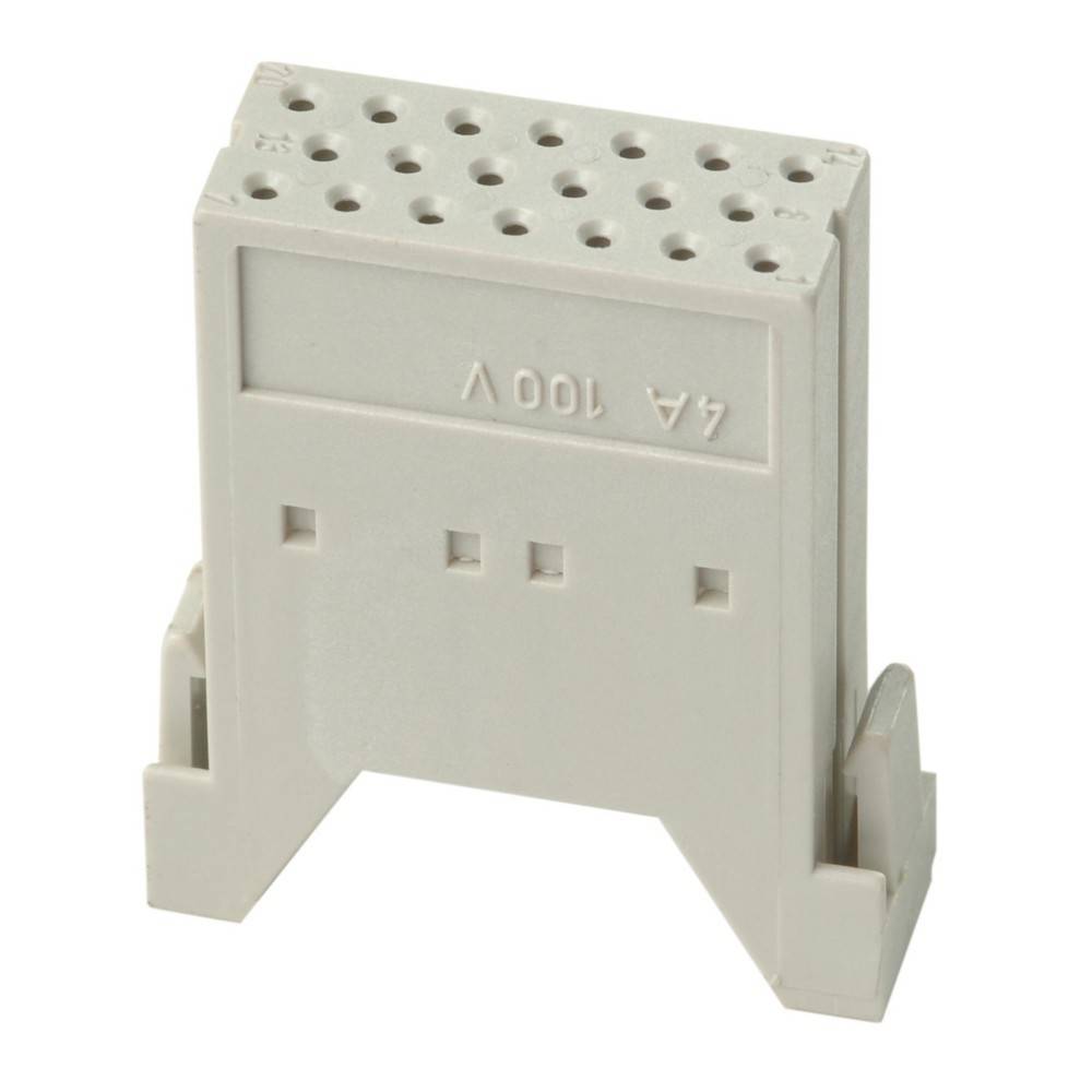 Ein weißer elektrischer Klemmenblock mit mehreren Anschlusspunkten und der Beschriftung '64 100A'. Geeignet für Hochstrom-Anwendungen.