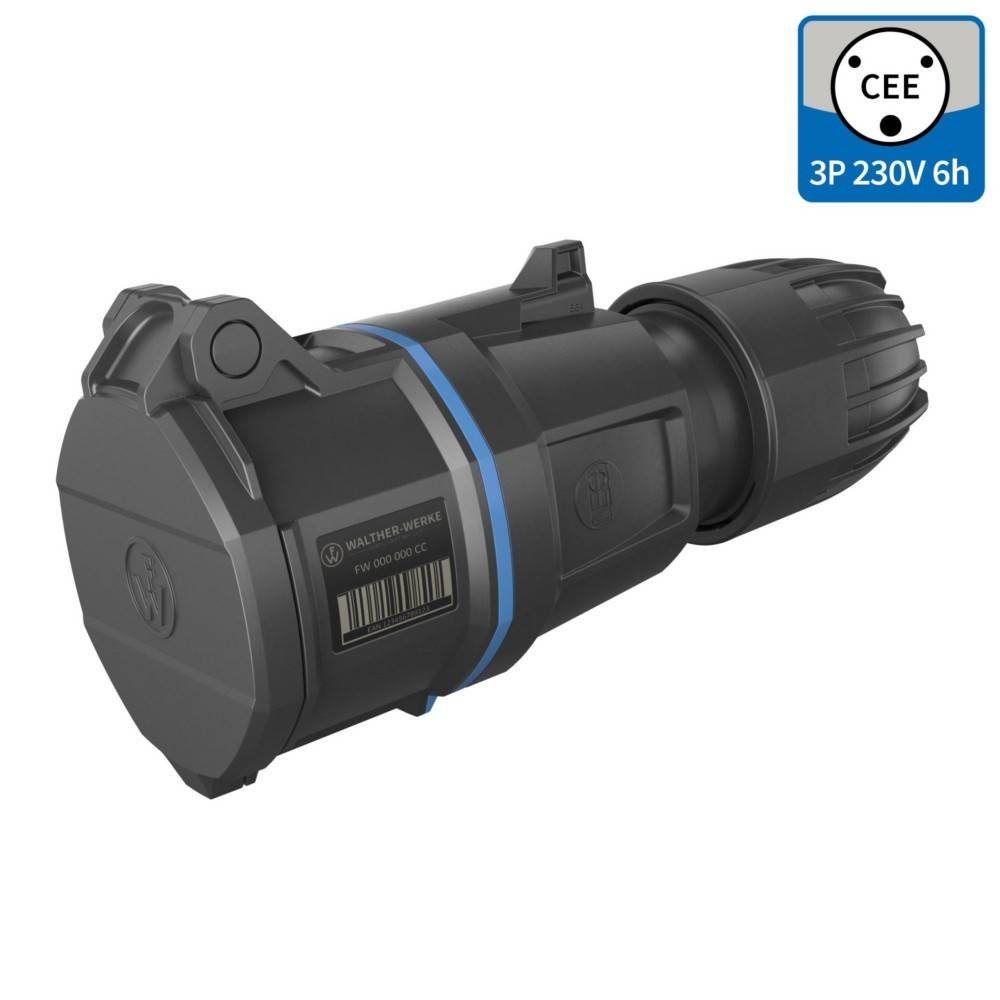 Ein schwarzer industrieller Stecker mit blauen Akzenten, gekennzeichnet mit 'CEE 3P 230V 6h', der einen dreiphasigen, 230-Volt-Elektroanschluss anzeigt.