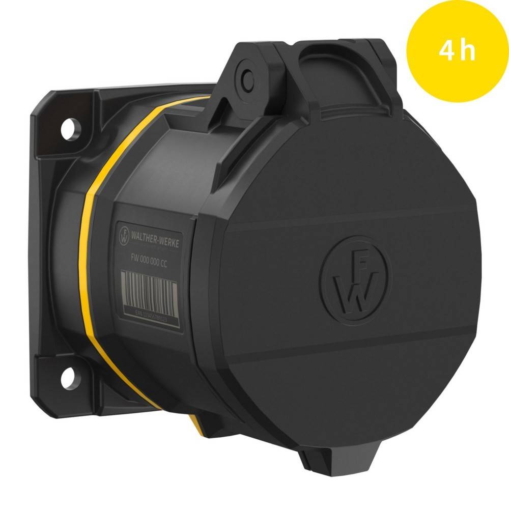 Eine runde schwarze Steckdose mit gelber Einfassung ist zu sehen, in der oberen rechten Ecke mit '4h' beschriftet, vor einem gelben Hintergrund.