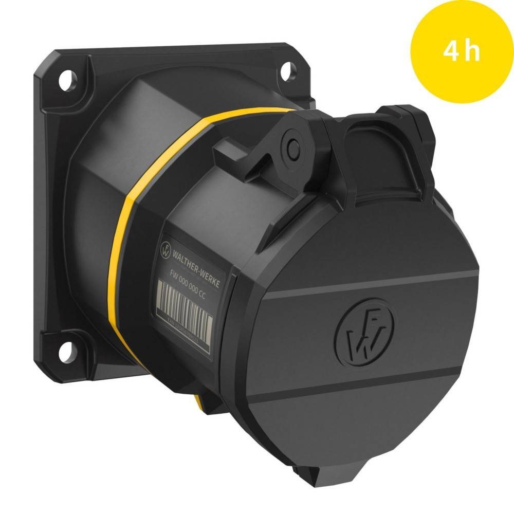 Eine schwarze, wandmontierte elektrische Steckdose mit einem gelben Etikett, das eine 4-stündige Nutzung anzeigt.