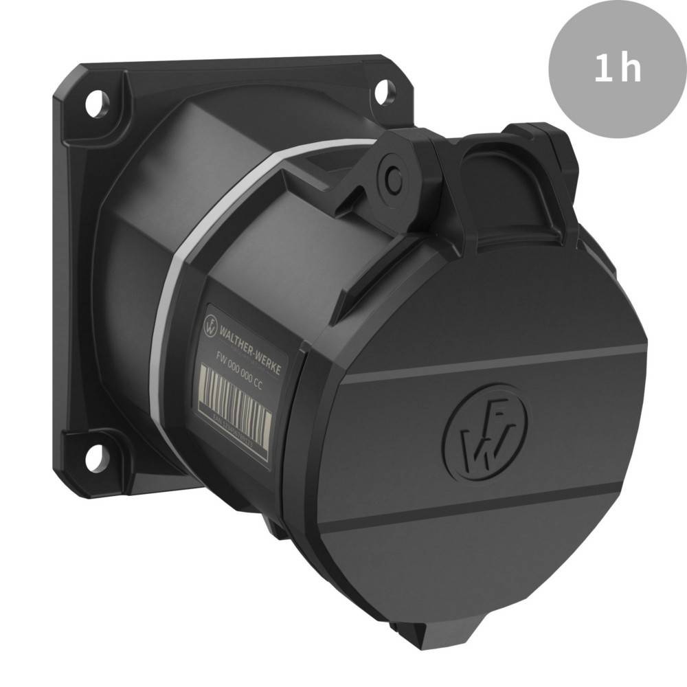 Ein schwarzer industrieller Stecker, der an einer Wand montiert ist, mit einem kreisförmigen Griff für eine sichere Verbindung; eine Beschriftung '1h' erscheint in der Ecke.