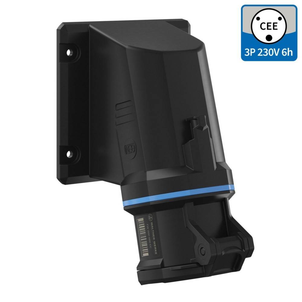 Eine schwarze, wandmontierte elektrische Steckdose mit einer blauen Linie, die in der Beschriftung oben rechts 'CEE 3P 230V 6h' zeigt.