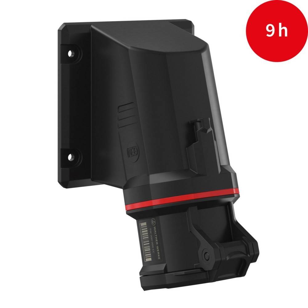 Eine schwarze, an der Wand montierte Batterieladegerät mit der Zahl '9h' in einem roten Kreis darüber, was eine 9-stündige Ladezeit anzeigt.