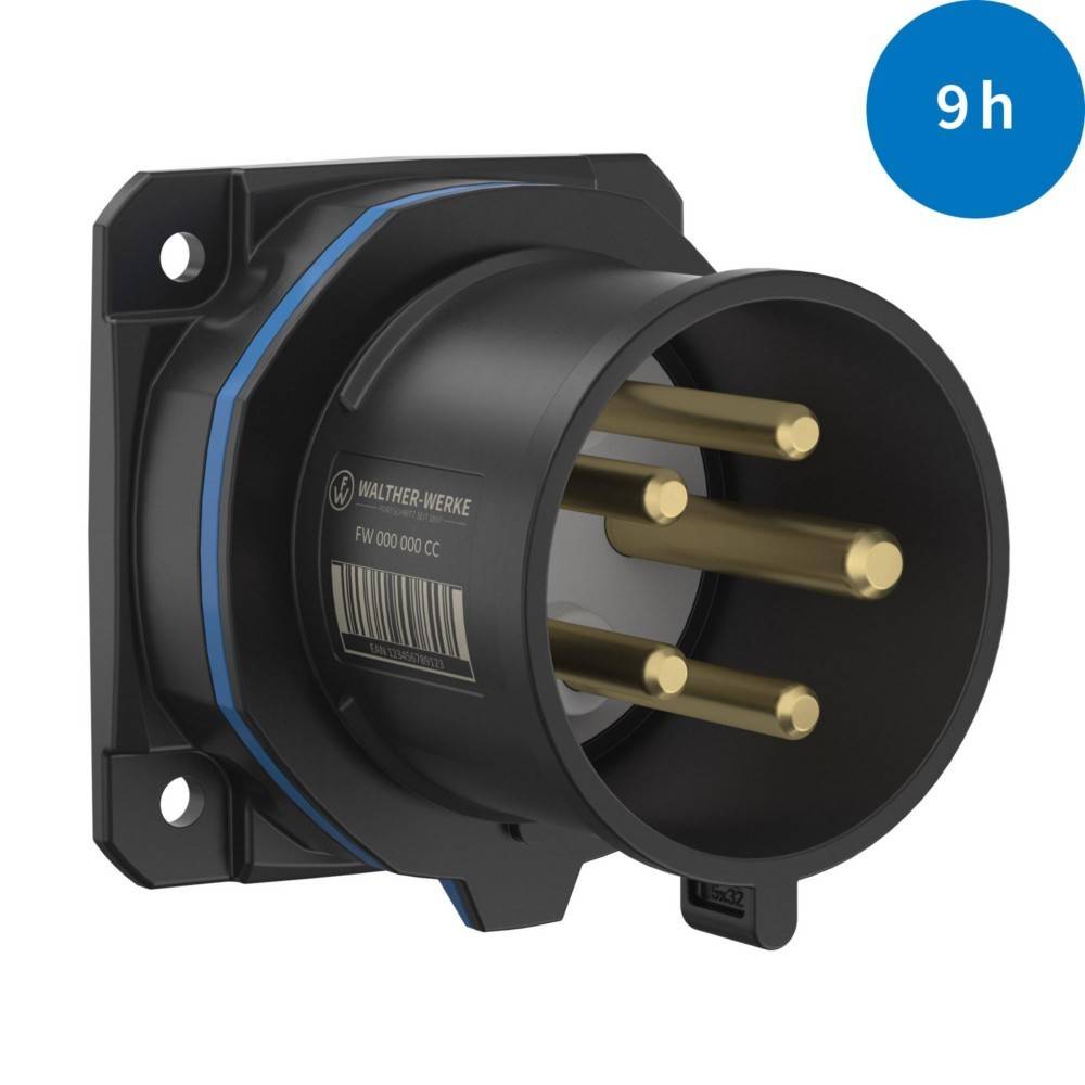 Ein runder elektrischer Stecker mit fünf Messingbolzen in einem schwarzen Kunststoffgehäuse, versehen mit einem Etikett mit technischen Spezifikationen.