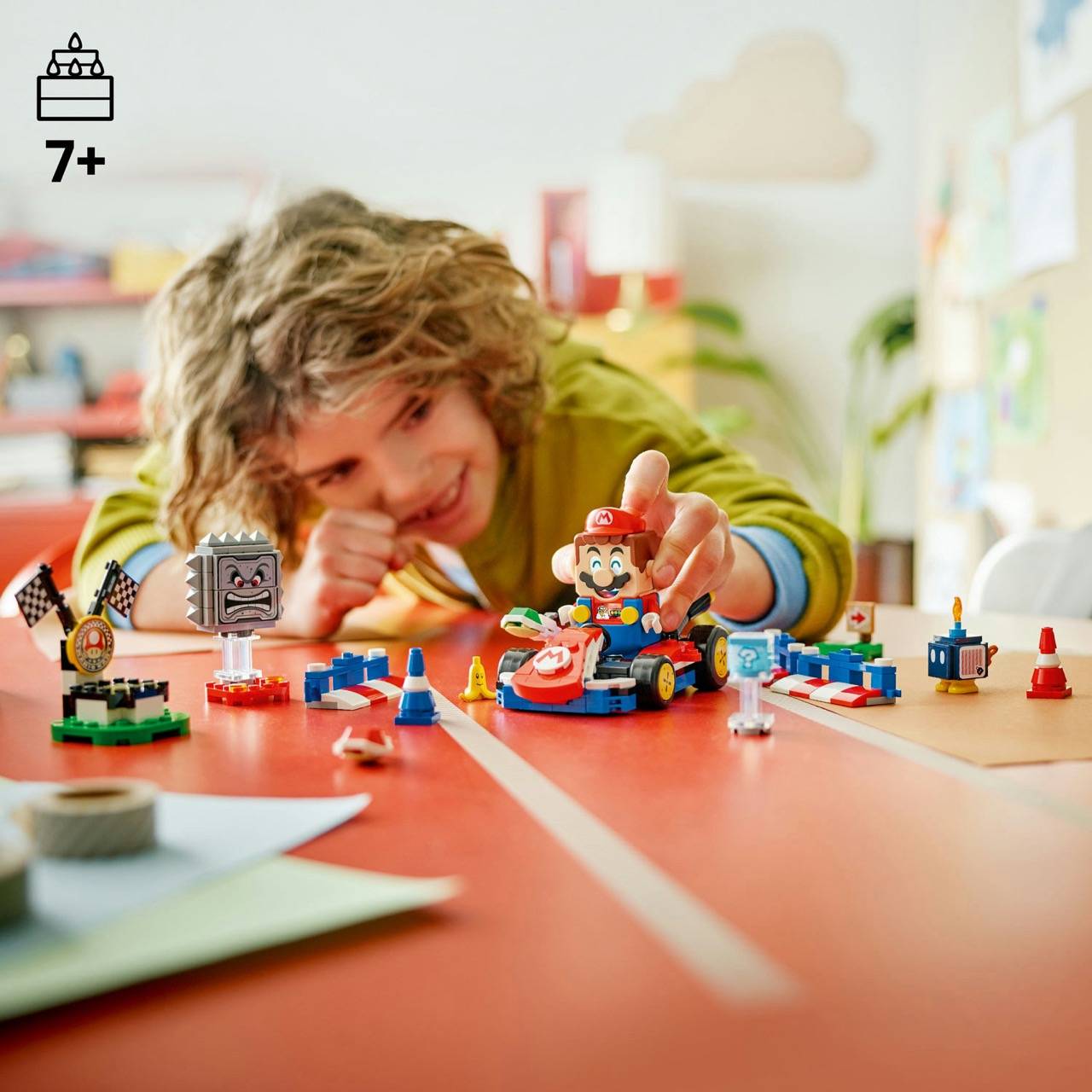 LEGO® 72043 Super Mario - Mario Kart – Interaktiver LEGO® Mario & Standard-Kart