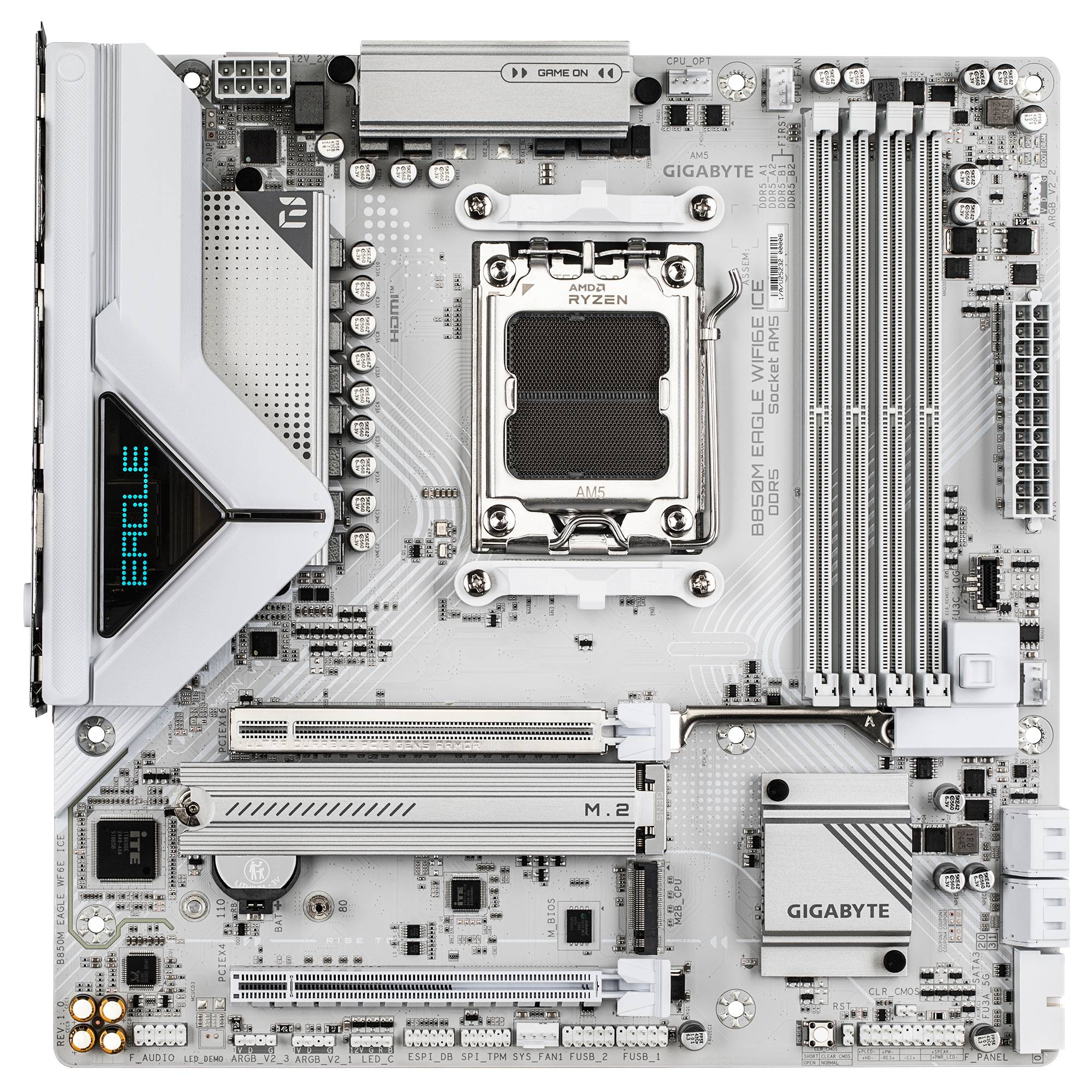 Weißes Gigabyte B650 Motherboard mit AM5 CPU-Sockel, vier RAM-Steckplätze, PCIe- und M.2-Erweiterung sowie integrierten Kühlkörpern.