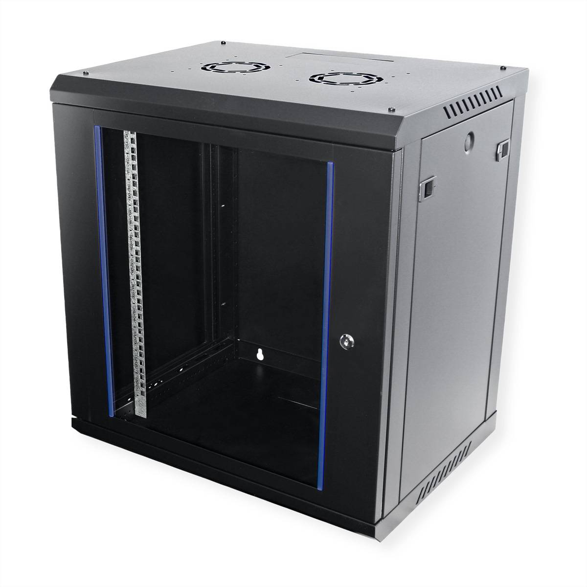 Schwarzer wandmontierter Server-Rack mit transparentem Frontpaneel und Lüftungsventilatoren oben, entwickelt zur Organisation von Netzwerkgeräten.
