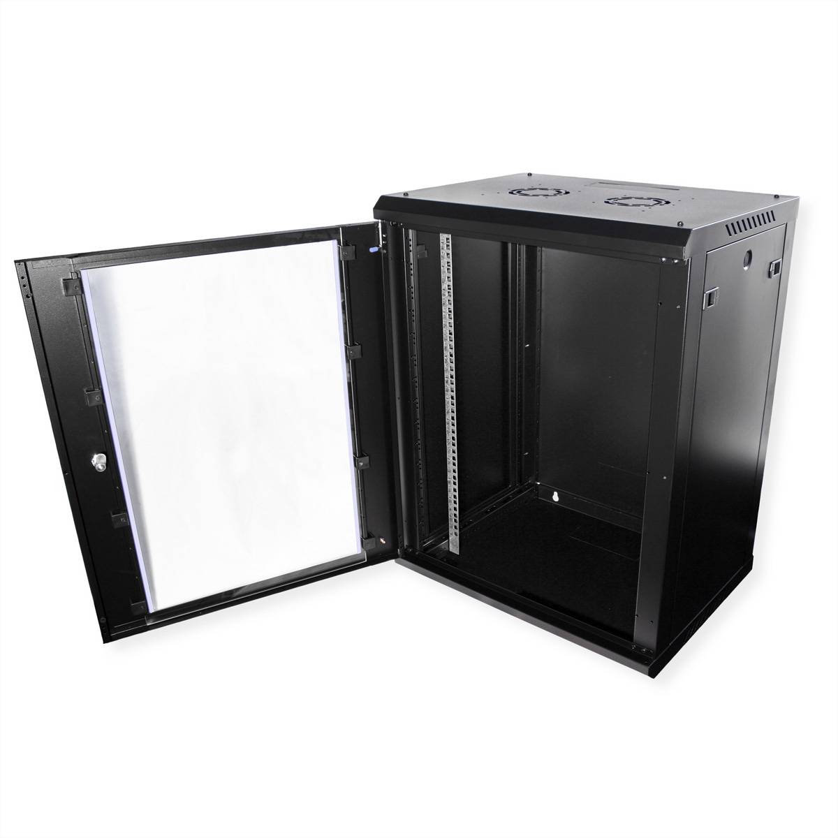 Schwarzer Metallserverschrank mit offener Vordertür, die das leere Innere und Belüftungsventilatoren oben zeigt. Geeignet für die Lagerung von Netzwerk- oder Serverausrüstung.