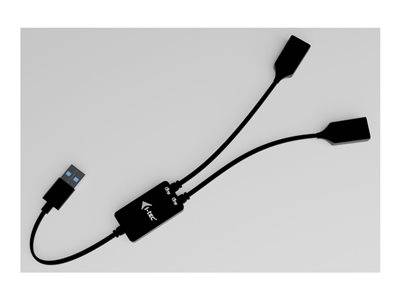 Ein schwarzes USB-3.0-Splitterkabel mit einem einzelnen Stecker auf der linken Seite und zwei Buchsen auf der rechten Seite.