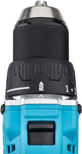 Eine Nahaufnahme eines schwarzen und blauen Bohrmaschinenkopfes mit einer Einstellscheibe, auf der die Nummern 1 und 3 als Drehmomenteinstellungen zu sehen sind.