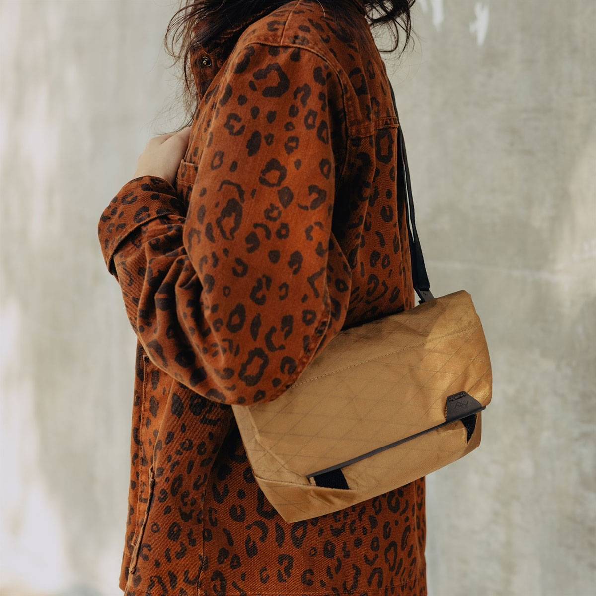 Peak Design Field Pouch Umhängetasche - Coyote (Beige/Braun)