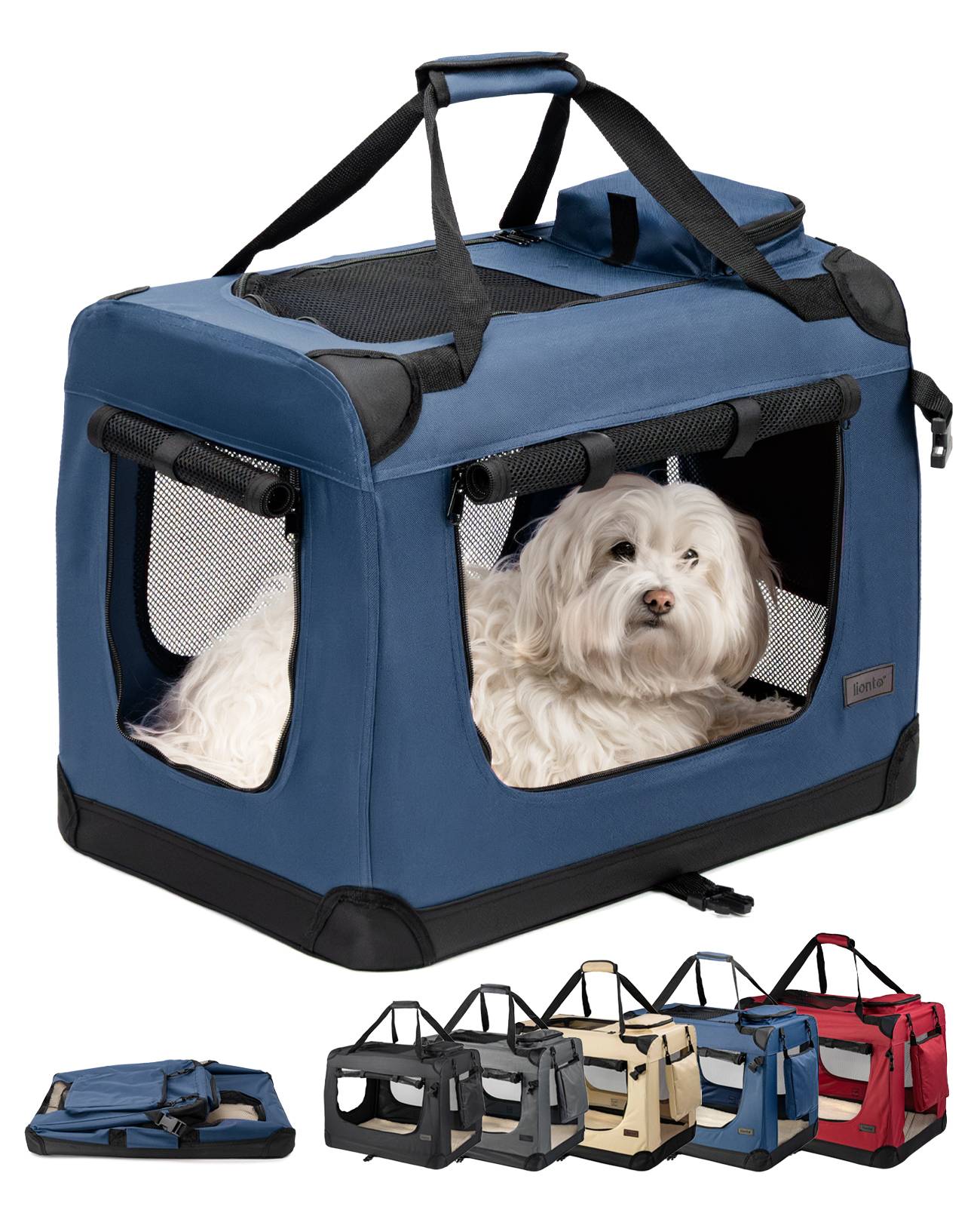 Ein weißer, flauschiger Hund sitzt gemütlich in einem blauen Haustierträger, der Maschen-Fenster und einen Tragegriff oben hat. Verschiedene Farben desselben Trägers sind unten ausgestellt.