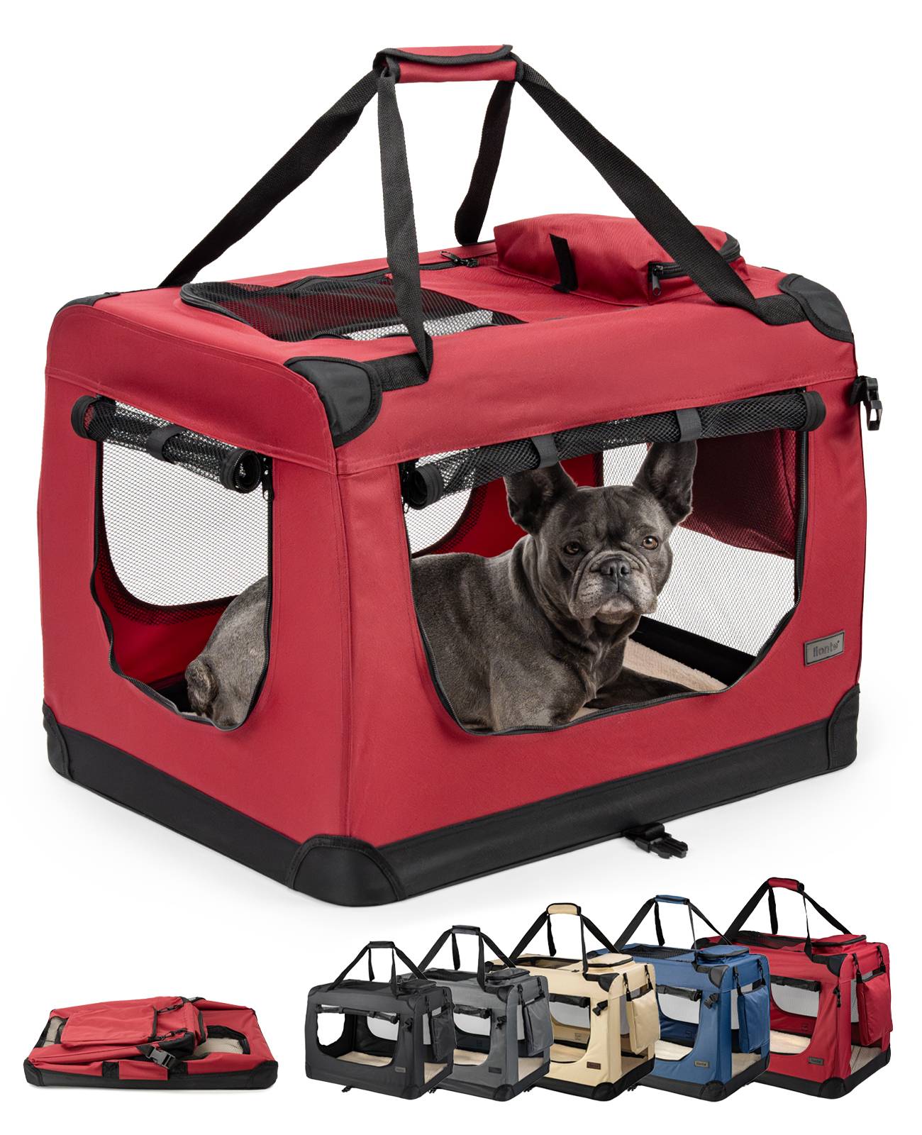 Ein grauer Hund sitzt in einem roten, tragbaren Haustier-Transportkorb mit Maschenpanels an allen Seiten. Zusätzliche Transportkörbe in verschiedenen Farben sind darunter ausgestellt.