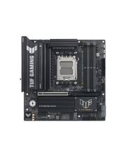 ASUS TUF Gaming-Motherboard mit zentralisiertem CPU-Sockel und Erweiterungssteckplätzen, dargestellt auf weißem Hintergrund.
