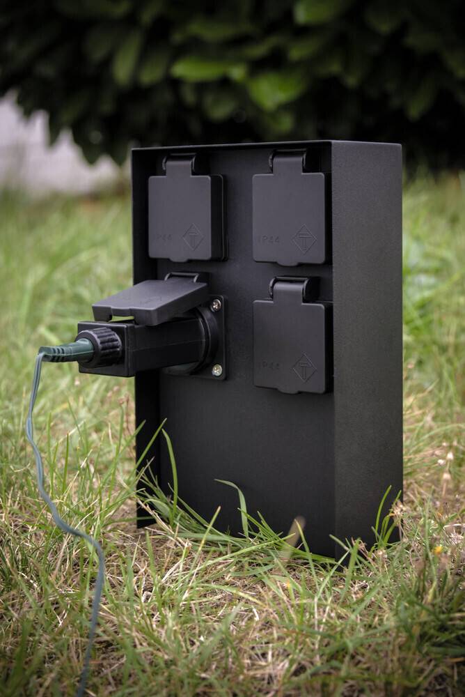 LED Universum Außensteckdose 4 Steckplätze Metall schwarz matt