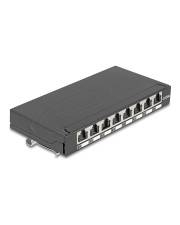 Schwarzer Netzwerk-Switch mit acht Ethernet-Ports, auf weißem Hintergrund dargestellt.