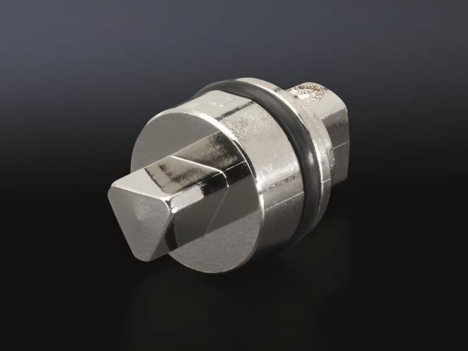 Ein glänzender Metallknopf mit einem schwarzen Gummiband, vor einem dunklen Verlaufshintergrund. Der Knopf hat ein sechseckiges Griffdesign.