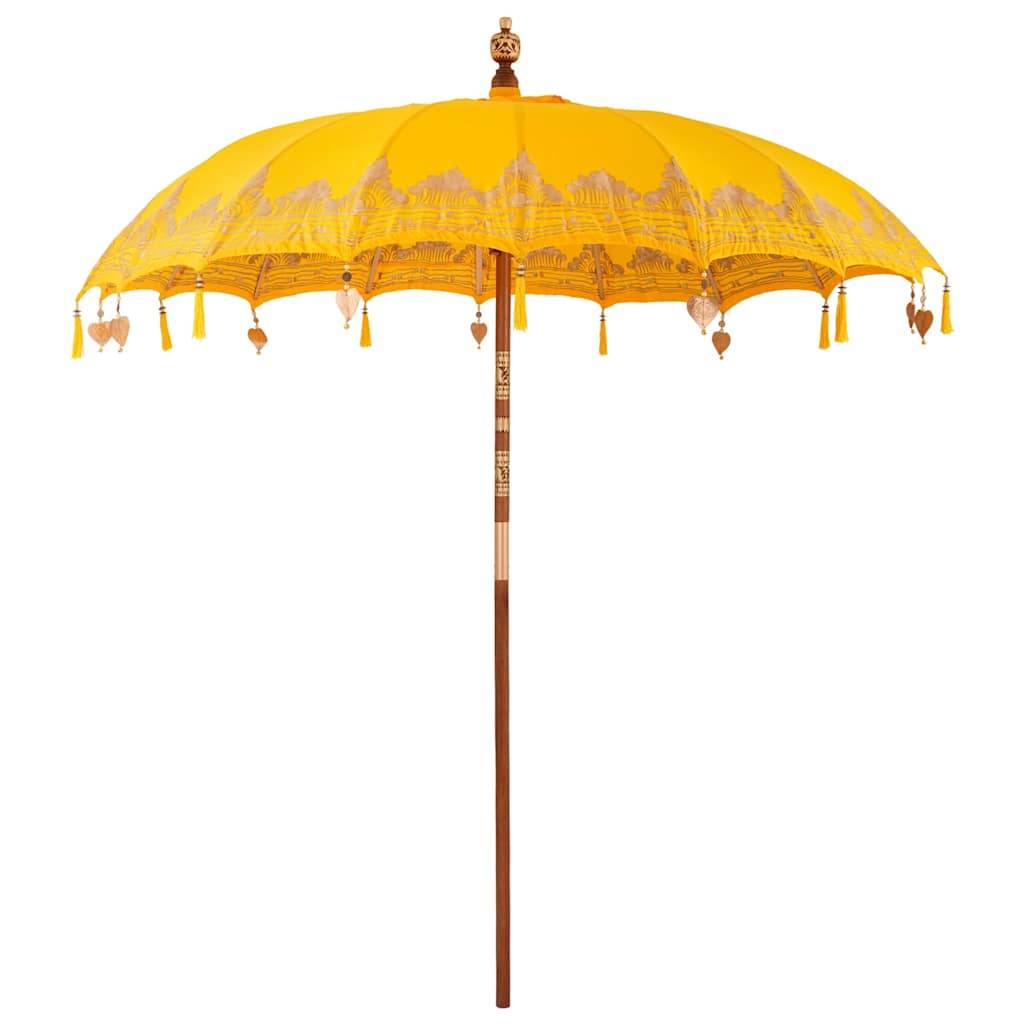 Ein lebendiger gelber Regenschirm mit dekorativen Quasten und kunstvollen Mustern, der einen langen braunen Griff besitzt.