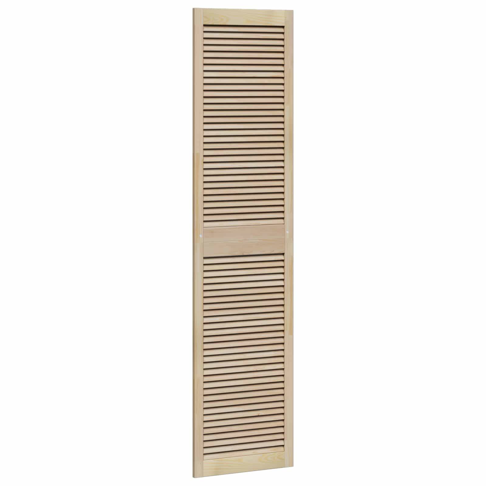 Eine Holztür mit Lamellen und horizontalen Schlitzen, geeignet für Schränke oder Lagerräume, die Belüftung und eine klassische Ästhetik bietet.