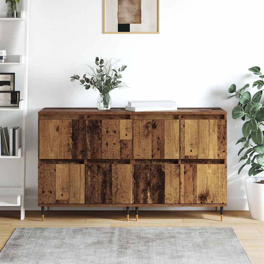 Ein Holzschrank mit rustikaler Oberfläche steht an einer weißen Wand, flankiert von einem Bücherregal und einer Topfpflanze. Ein grauer Teppich bedeckt den Boden.