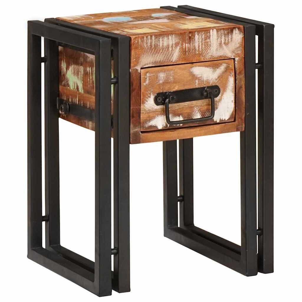 Ein kleiner Holz-Beistelltisch mit einer einzelnen Schublade, versehen mit einer rustikalen, Used-Look-Oberfläche. Der Tisch hat Beine aus Metallrahmen.