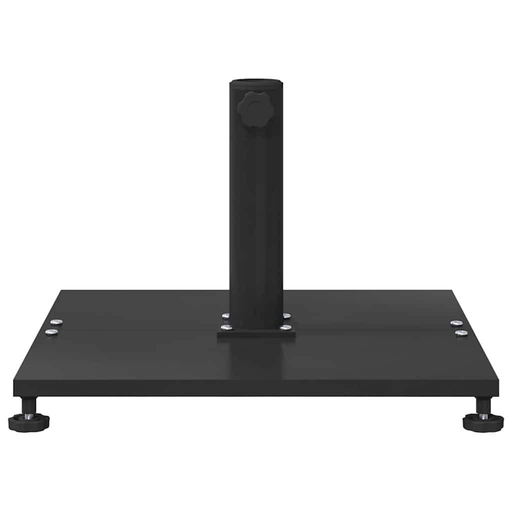 Eine schwarze Metallschirmständer mit einem verstellbaren Knopf und stabilen Stützfüßen, die entwickelt wurde, um einen Schirmstab sicher aufrecht zu halten.