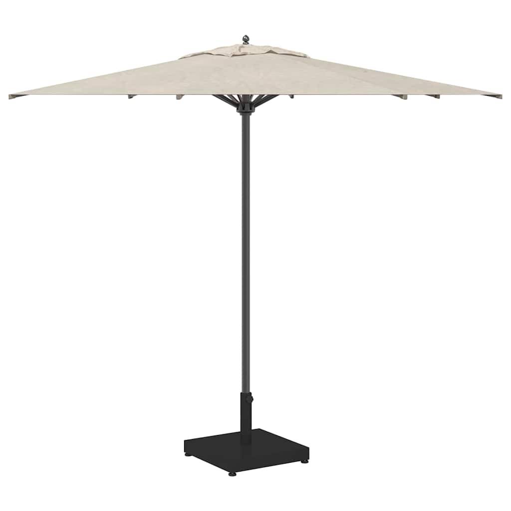 Beiger Terrassenschirm mit dunklem Mittelpfosten und quadratischer schwarzer Basis auf weißem Hintergrund.