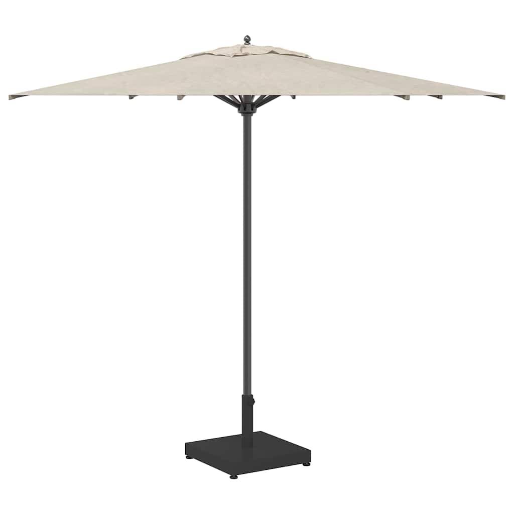 Beige Terrassenschirm mit dunklem Schaft und quadratischer Basis, geöffnet vor weißem Hintergrund dargestellt.