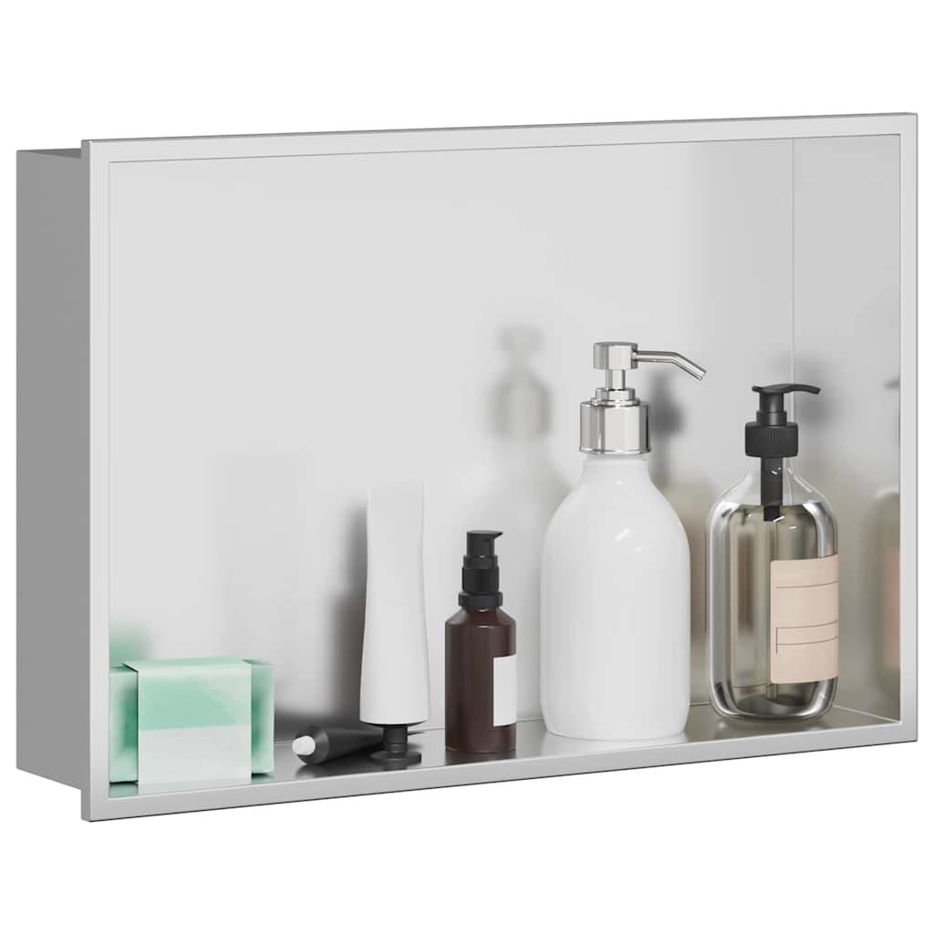 Ein gespiegelter Badezimmerschrank mit verschiedenen Toilettenartikeln, darunter ein Seifenspender, eine Lotionsflasche, ein Zahnbürstenhalter und eine Seifenbar.