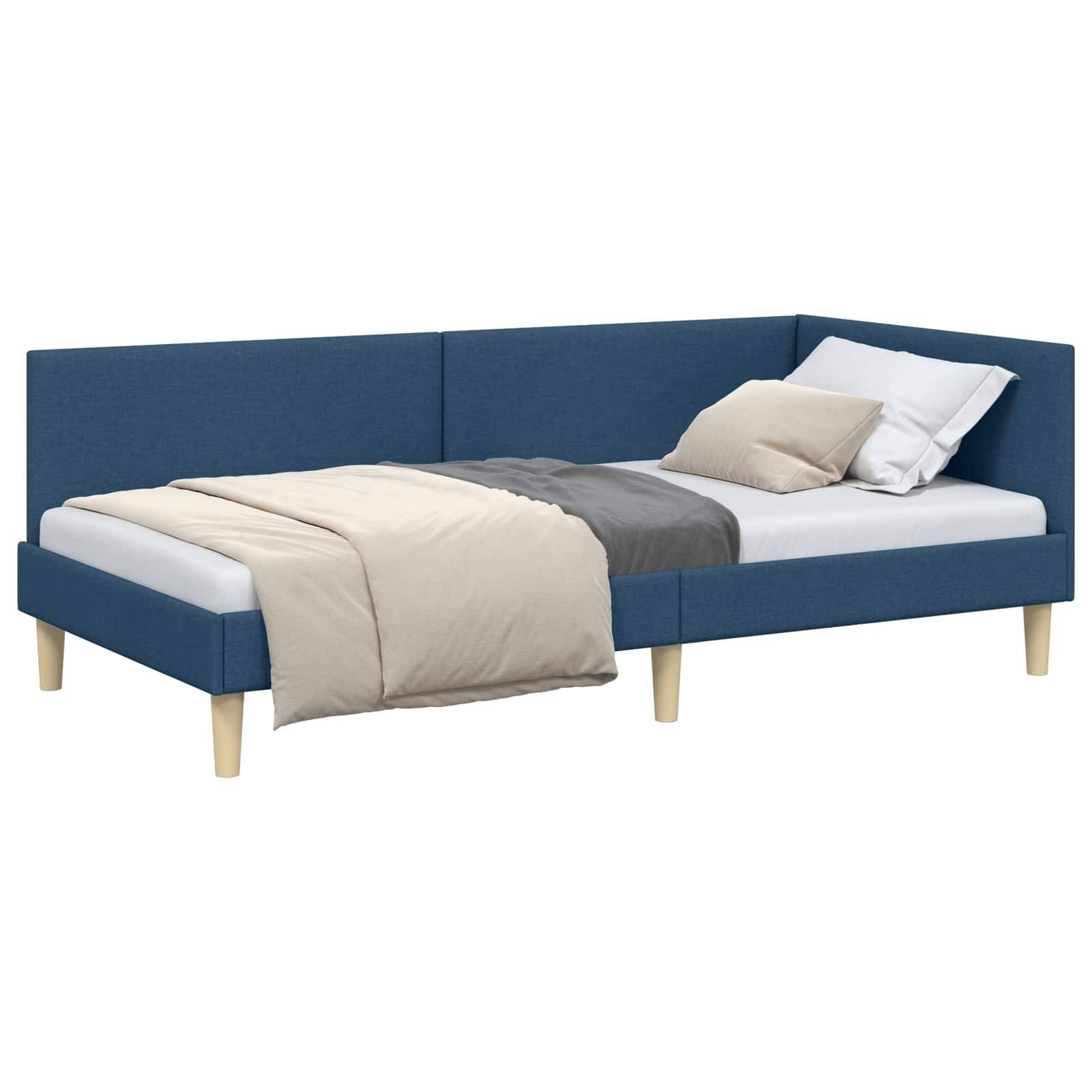 Ein blaues Ecksofa mit ausziehbarer Schlaffunktion, ausgestattet mit beige und grauen Bettwäsche, versehen mit Holzbeinen und einem modernen Design.