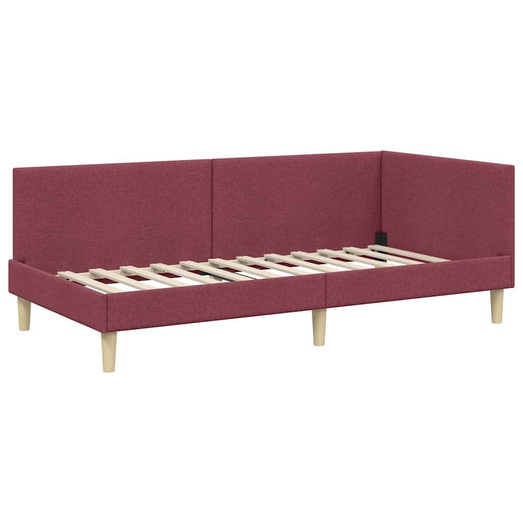 Ein rot gepolstertes Tagesbett-Gestell mit eckiger Rückenlehne und hellen Holzbeinen, ohne Matratze dargestellt, das modernes Design hervorhebt.