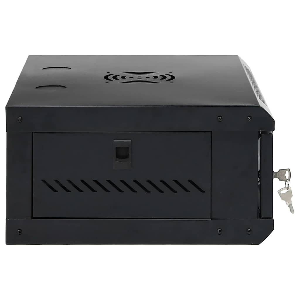 Eine schwarze Metallschließbox mit einem Lüftungsventilator auf der Oberseite, ausgestattet mit einer Frontplatte und einem seitlichen Fach, in das Schlüssel in das Schloss gesteckt sind.